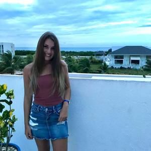 Meet your Posher, Alexia